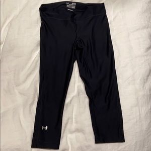 Black under armour crop leggings